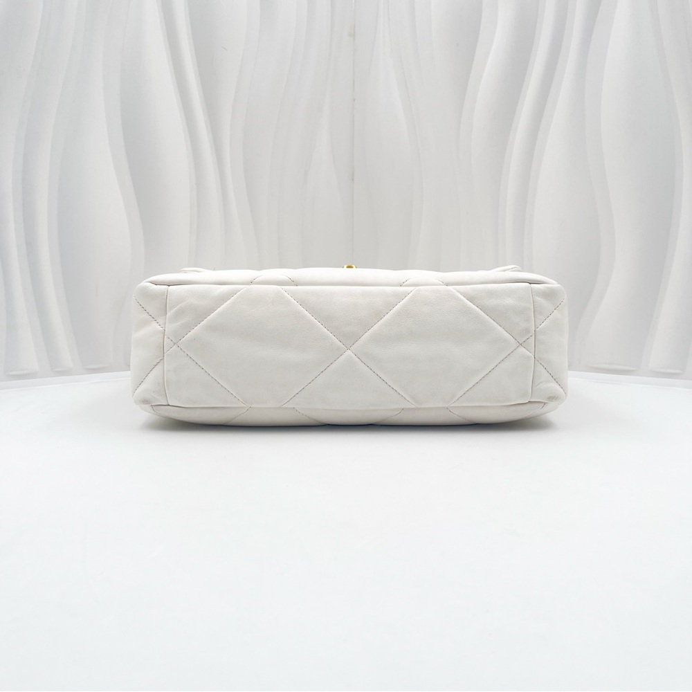 CHANEL 19 Large Flap Bag White Quilted Lambskin Mixed Metal Hardware - Picture 6 of 14